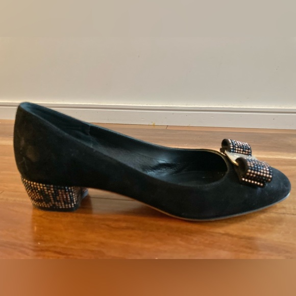 Salvatore Ferragamo suede Vara mosaic pump with crystal studded heels - Picture 2 of 9